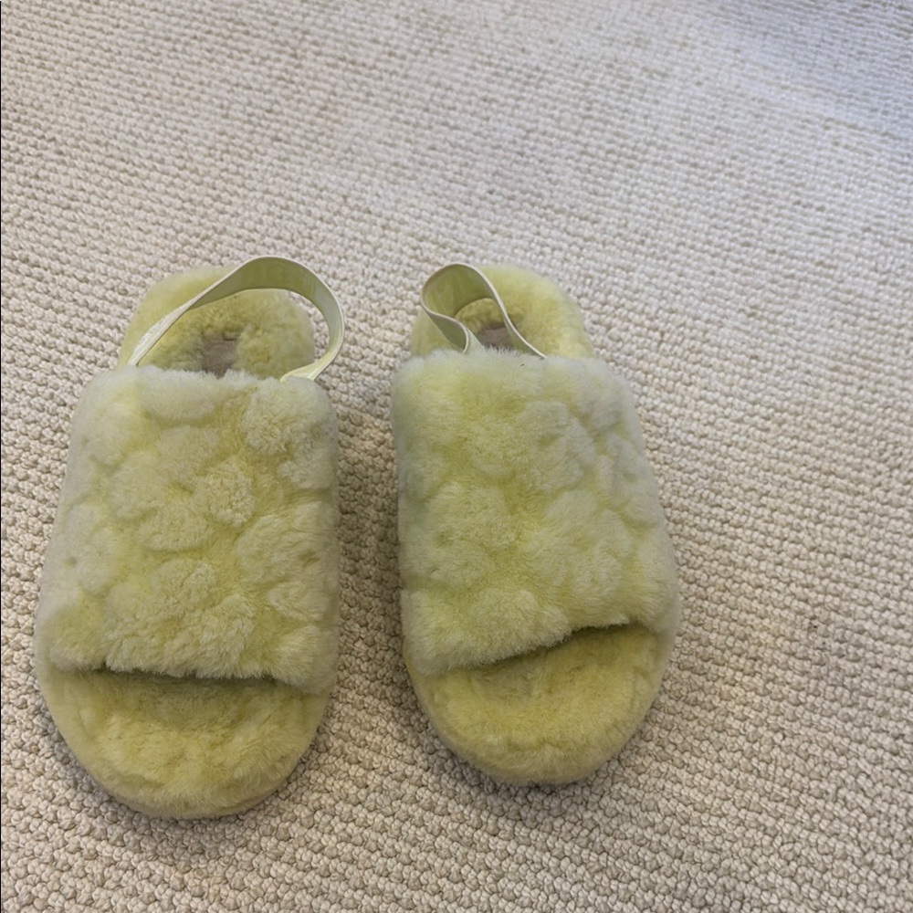 UGG Fluffy Slippers - Neon Yellow